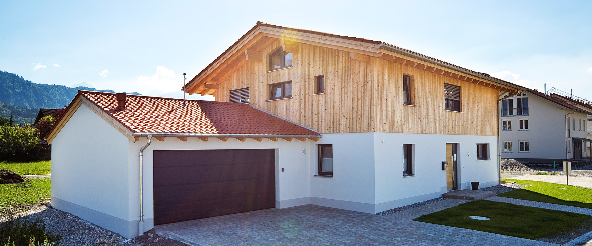 Schlüsselfertiges Einfamilienhaus in Holzbauweise und KfW 40 Effizienzhaus