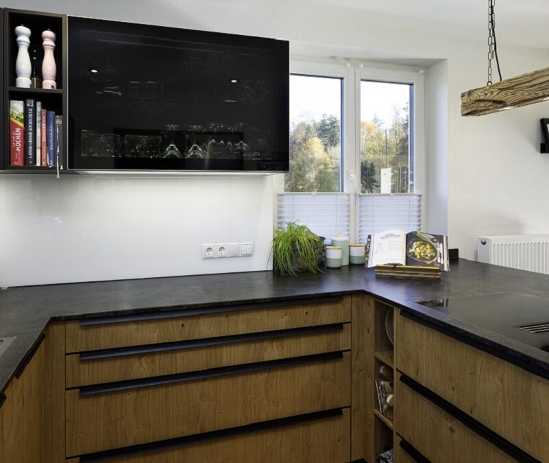 Eiche trifft Naturstein