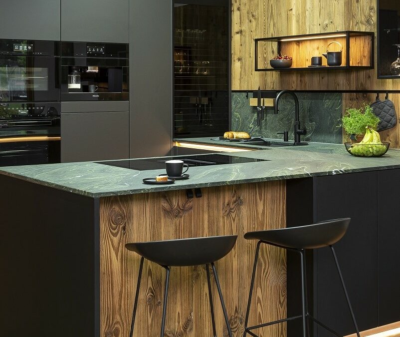 Moderne Musterküche mit vielen Raffinessen