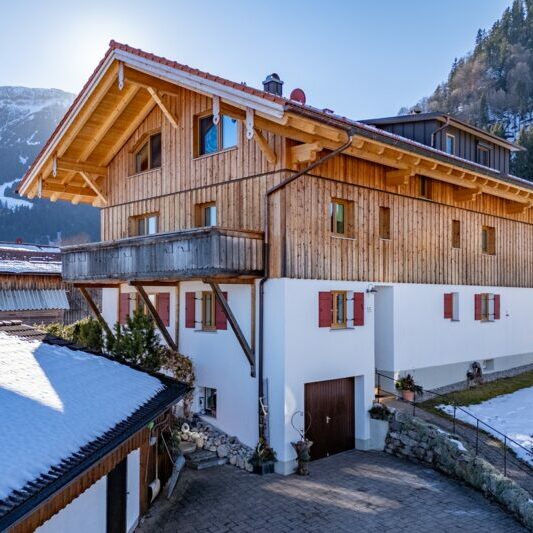 Aufstockung Zwei-Familienhaus in Pfronten