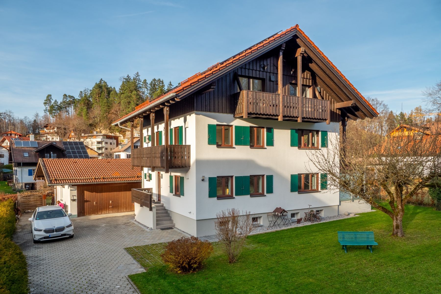 Aussenansicht Haus mit neuem Dachquergiebel